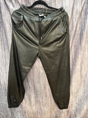 Women’s Faux Leather Jogger Pants - Black